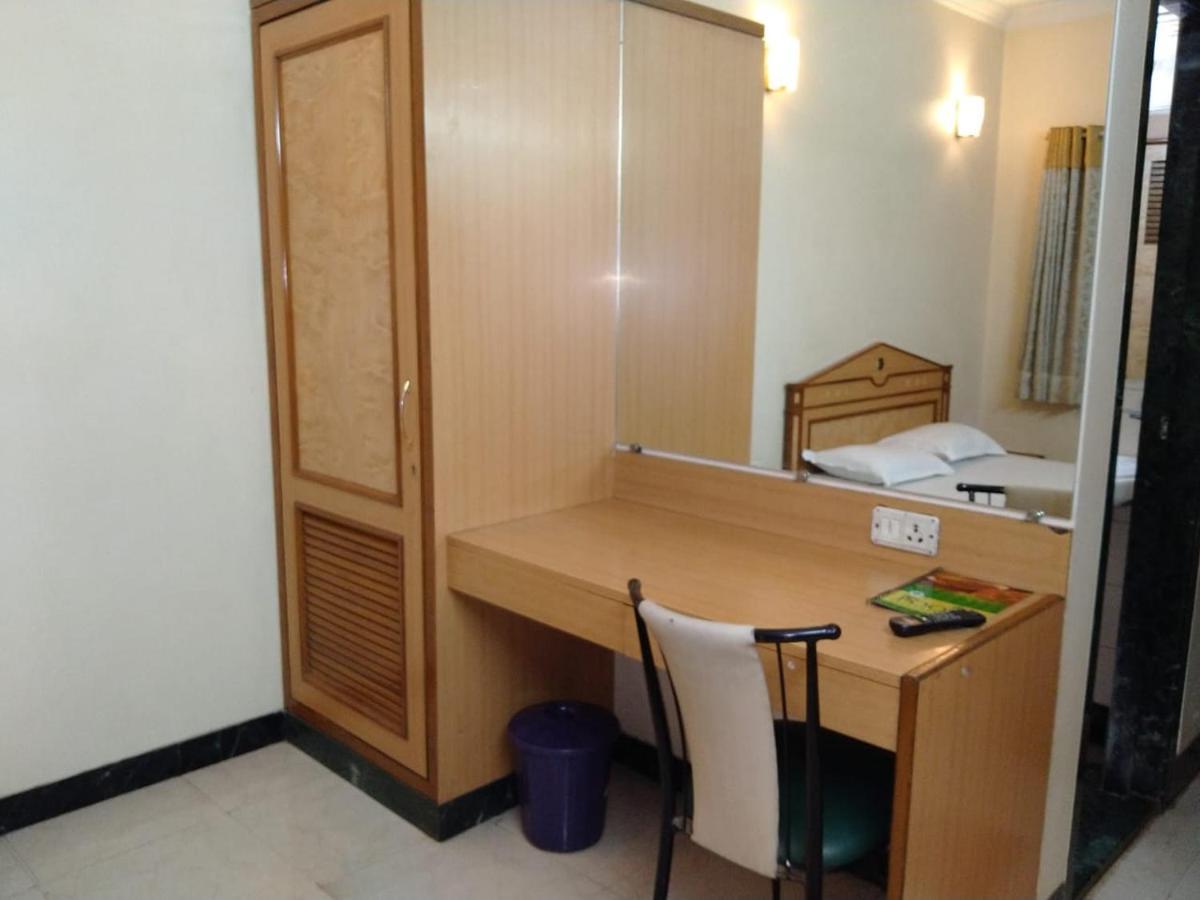 Pooja International Nashik Ξενοδοχείο Εξωτερικό φωτογραφία