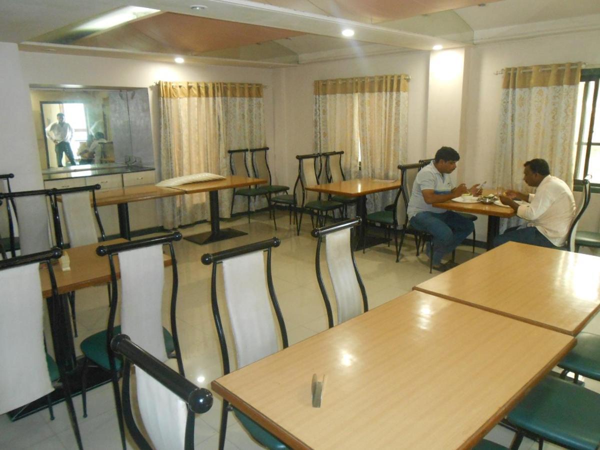 Pooja International Nashik Ξενοδοχείο Εξωτερικό φωτογραφία