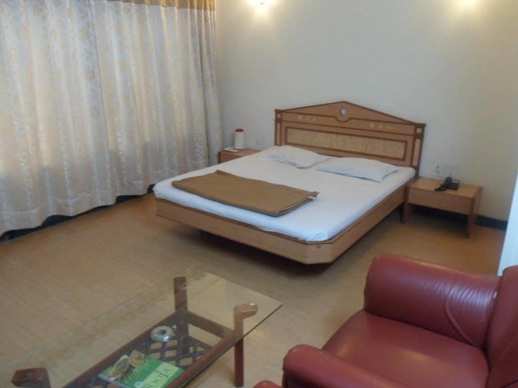 Pooja International Nashik Ξενοδοχείο Εξωτερικό φωτογραφία