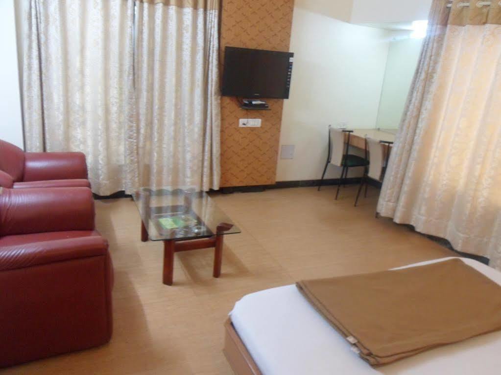 Pooja International Nashik Ξενοδοχείο Εξωτερικό φωτογραφία