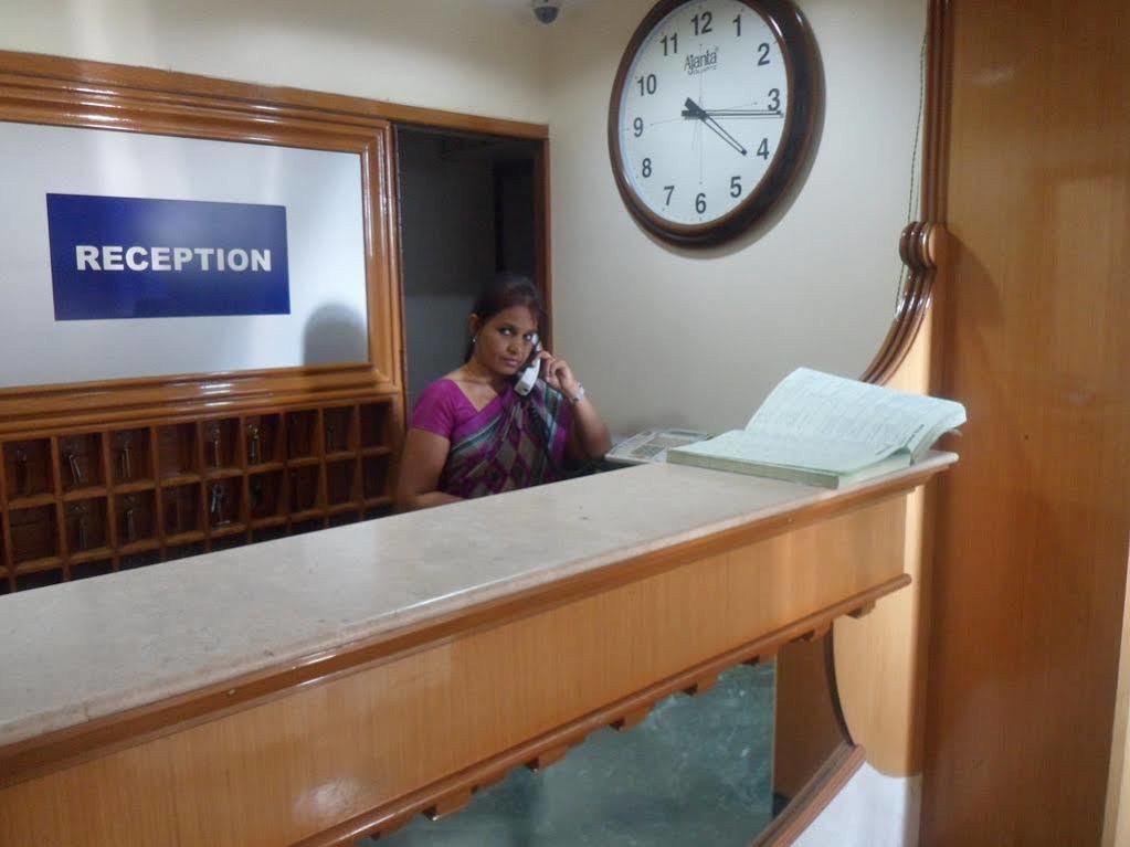 Pooja International Nashik Ξενοδοχείο Εξωτερικό φωτογραφία